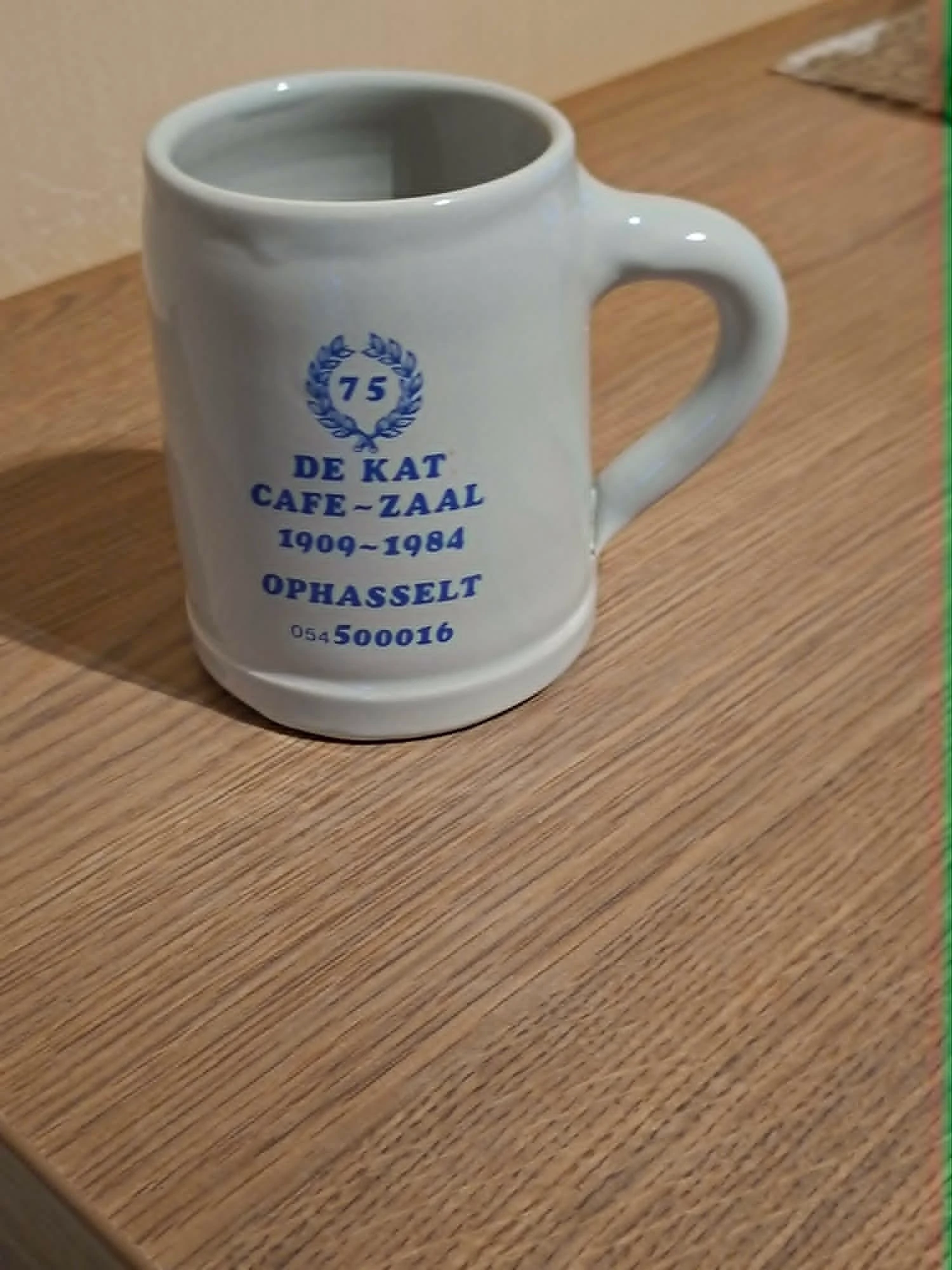 Keramische bierpul : 75 jaar Café-zaal De Kat / Ophasselt